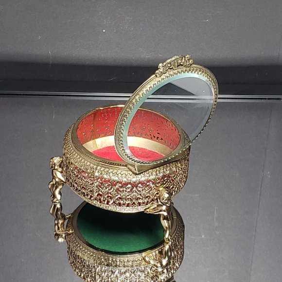 Hollywood Regency Ormolu Filigree Cherub Glass Lidded Vanity Box (Vintage) - Picture 3 of 10